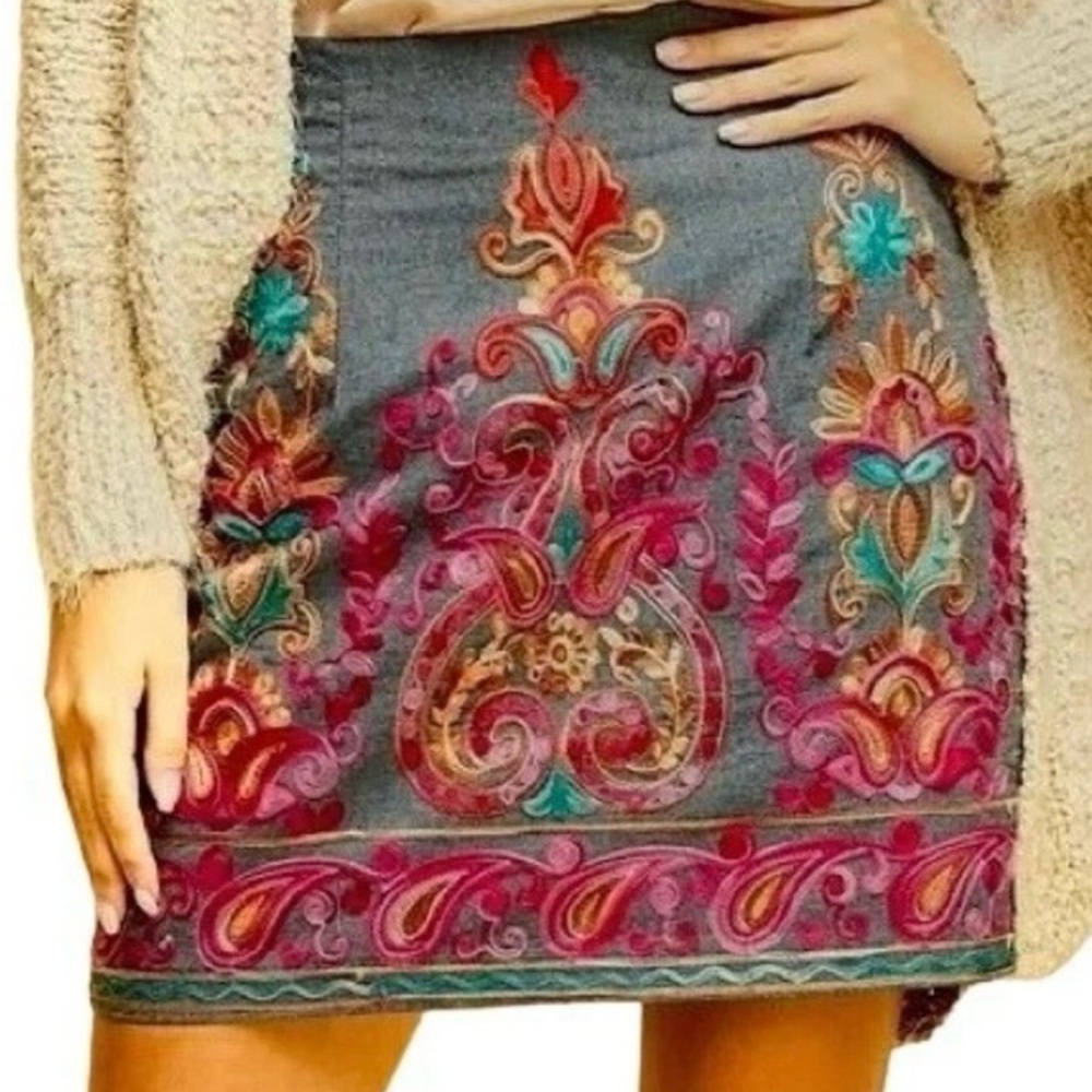 Entro Anthropologie Chambray Embroidered Mini Skirt Size Large - Picture 3 of 12
